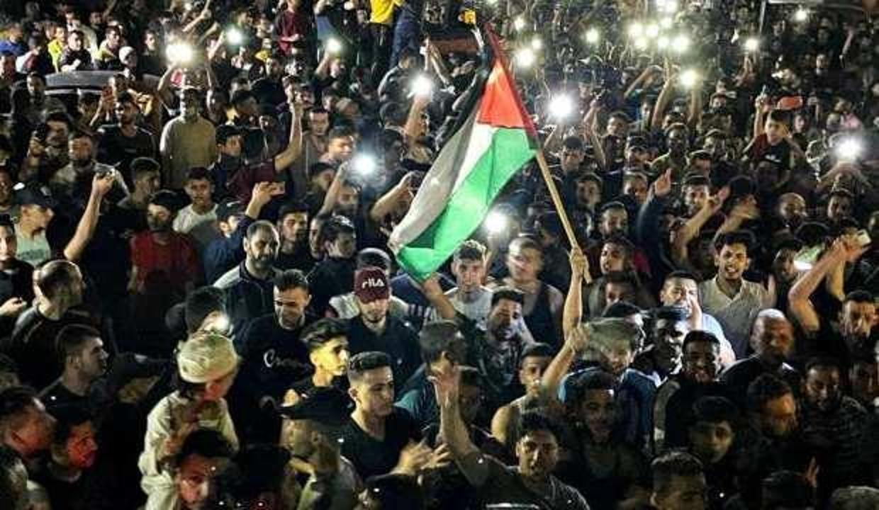Gazze ve Batı Şeria'daki Filistinli gençlerden ateşkes sevinci