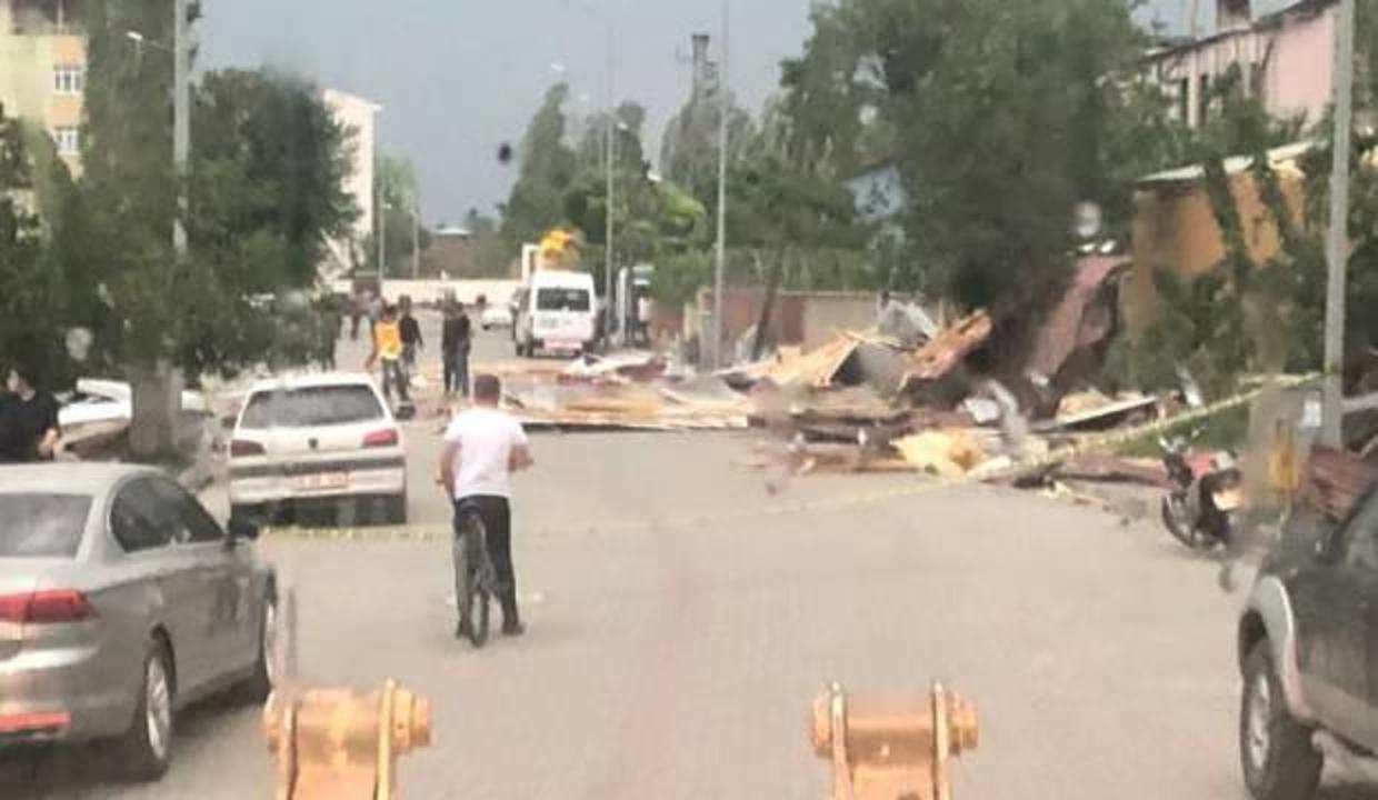 Iğdır’da fırtına ev ve iş yerlerinin çatılarını uçurdu