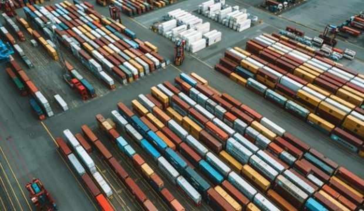 Dış ticaret açığı nisanda azaldı
