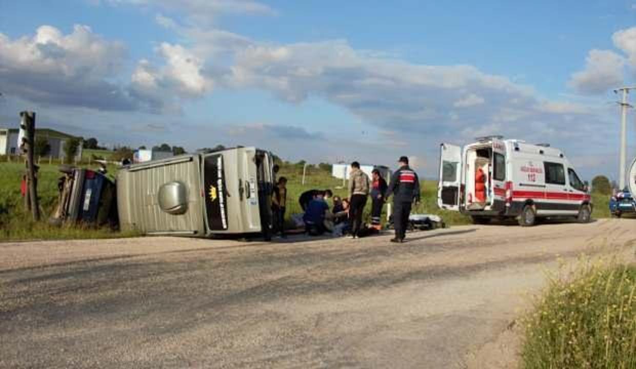 Bilecik'te minibüsle otomobil çarpıştı: 6 yaralı