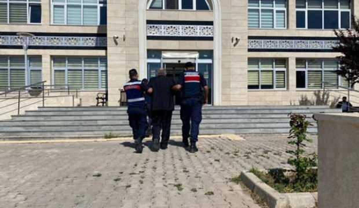 Hakkında 21 yıl hapis cezası bulunan firari noterde yakalandı