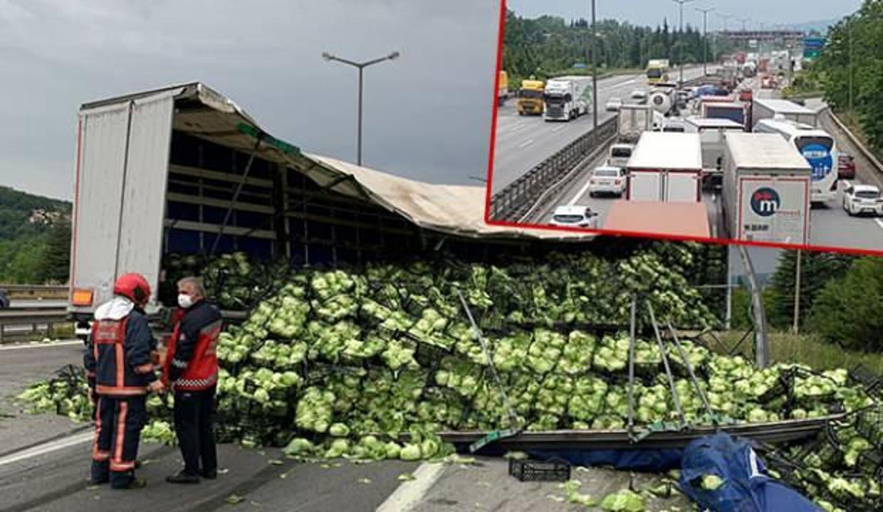 Lastiği patlayan TIR'daki marullar etrafa saçıldı, otoyolda uzun kuyruk oluştu