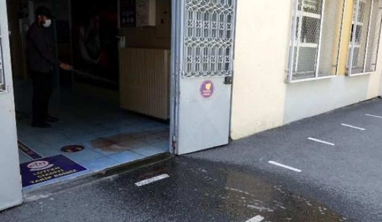 Okul bahçesinde bıçaklanarak öldürüldü