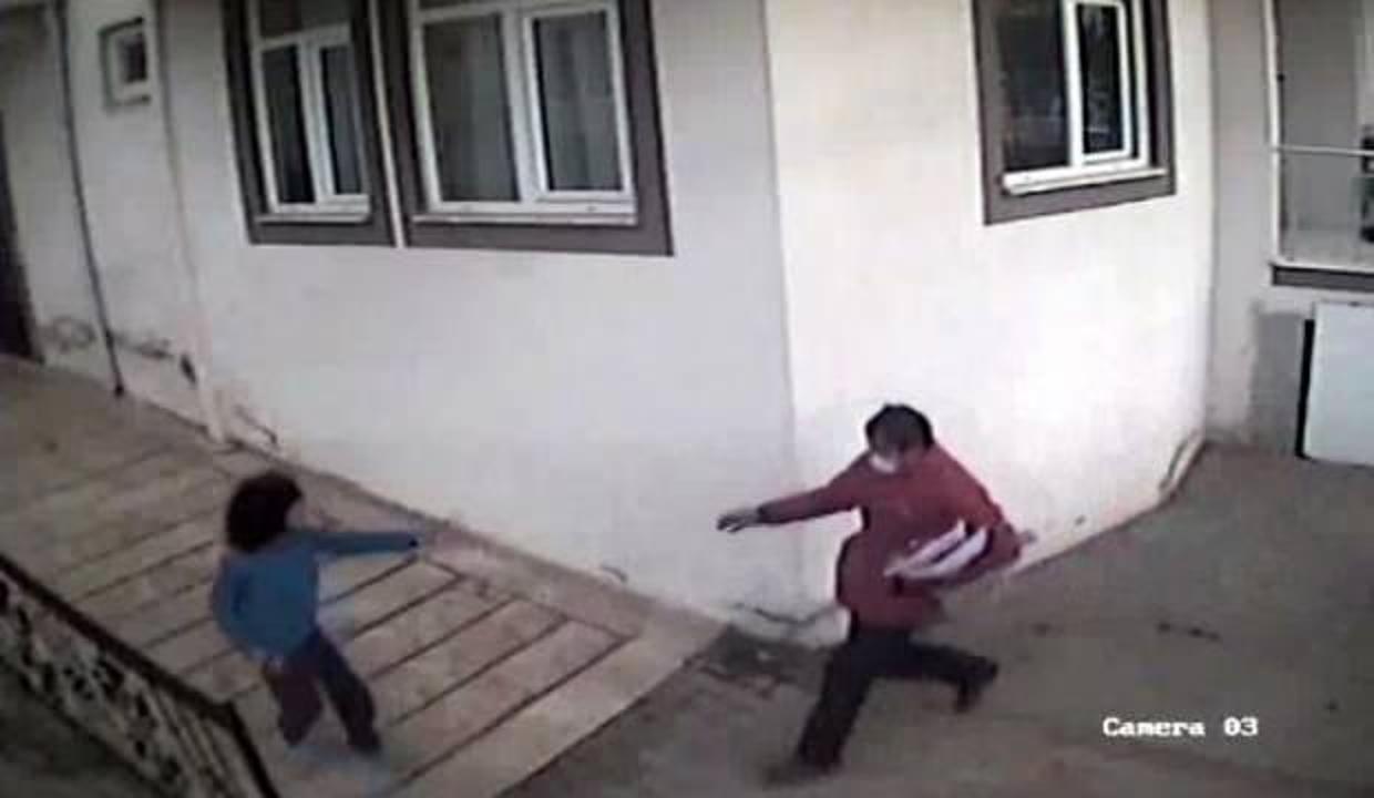 Otizmli Kuzey Kaan'ı darbeden kargocuya 5 bin lira ceza