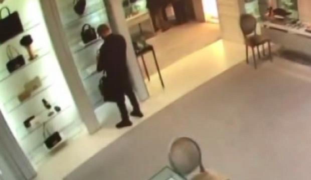 Rusya'dan hırsızlık için geldiler! Çaldıkları 250 bin liralık çantayla yakalandılar