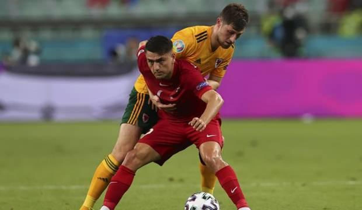 Beşiktaş, Cengiz Ünder'in menajeriyle masaya oturdu!