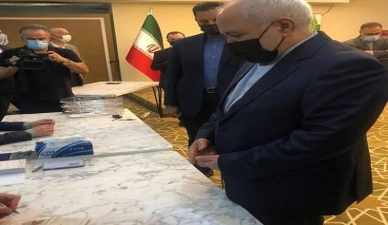 İran Dışişleri Bakanı Zarif Antalya'da oy kullandı