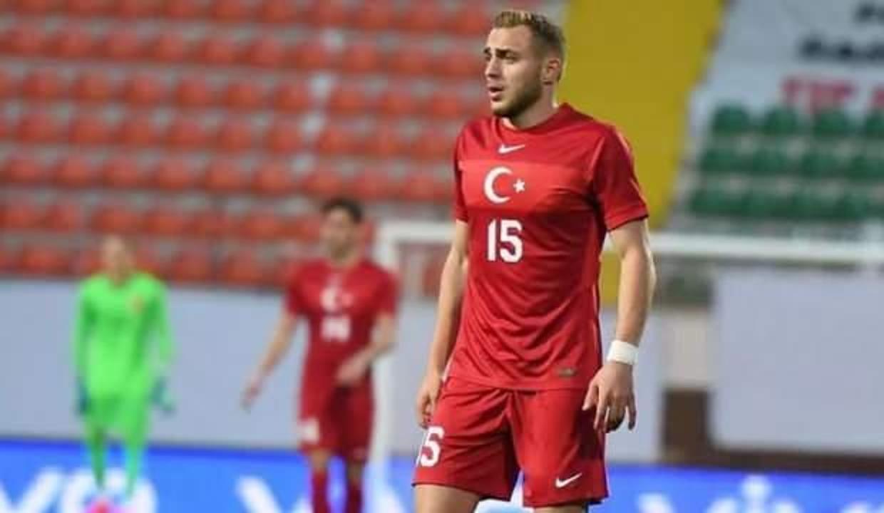Barış Alper Yılmaz'ın elinde kırık!