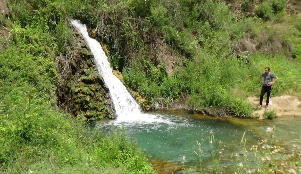 Ilıca şelalesi doğal manzarasıyla mest ediyor