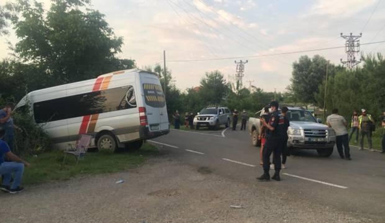 İşçi servisi kamyonetle çarpıştı: 1 yaralı