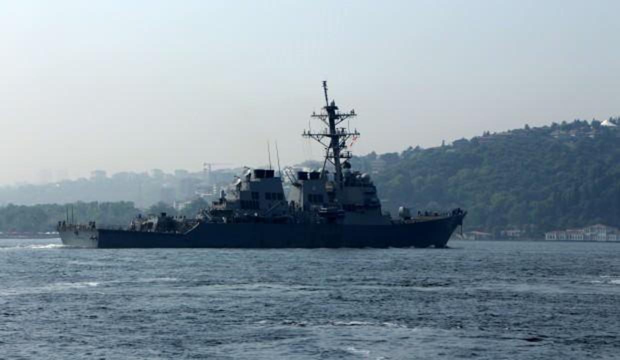 USS Laboon İstanbul Boğazı'ndan geçti