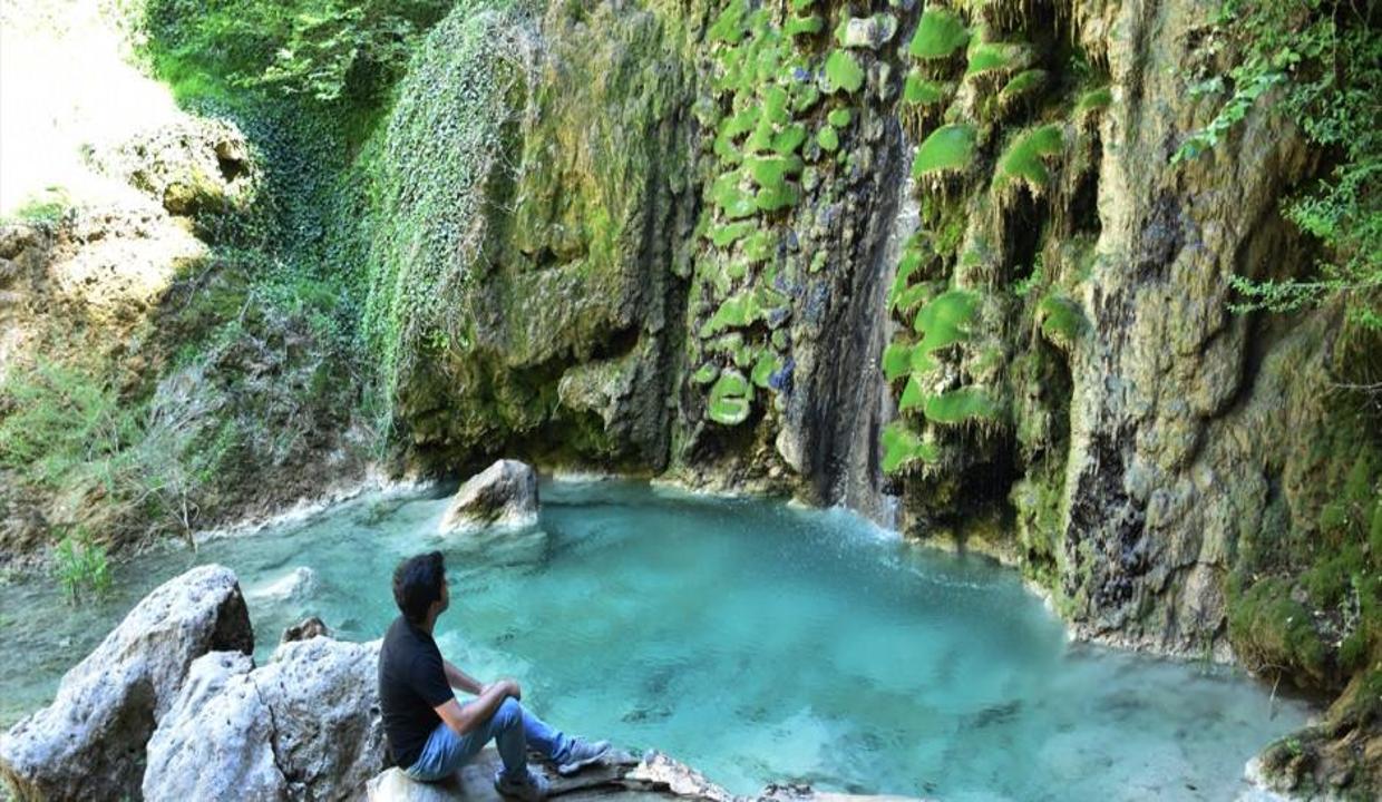 30 metreden dökülen Suuçtu Şelalesi'nin büyüleyici güzelliği