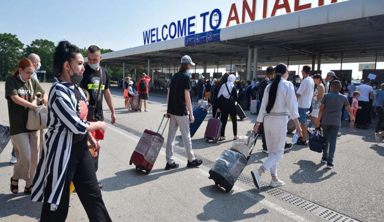 8 günde 120 bin Rus turistin geldiği Antalya, Akdeniz'de zirvede