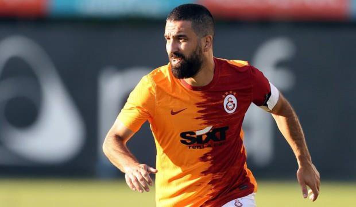 Galatasaray'dan Arda Turan ve Sacha Boey açıklaması