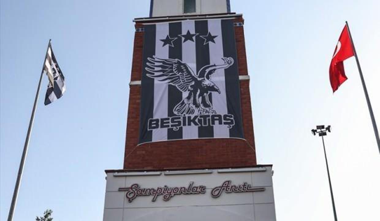 Beşiktaş bayrağı, Büyükçekmece'deki Şampiyonlar Anıtı'na çekildi