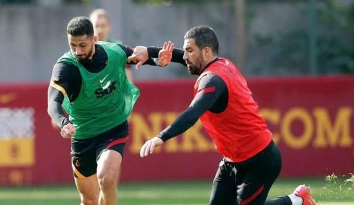 Galatasaray'dan Arda Turan ve Emre Akbaba'ya yeni sözleşme!