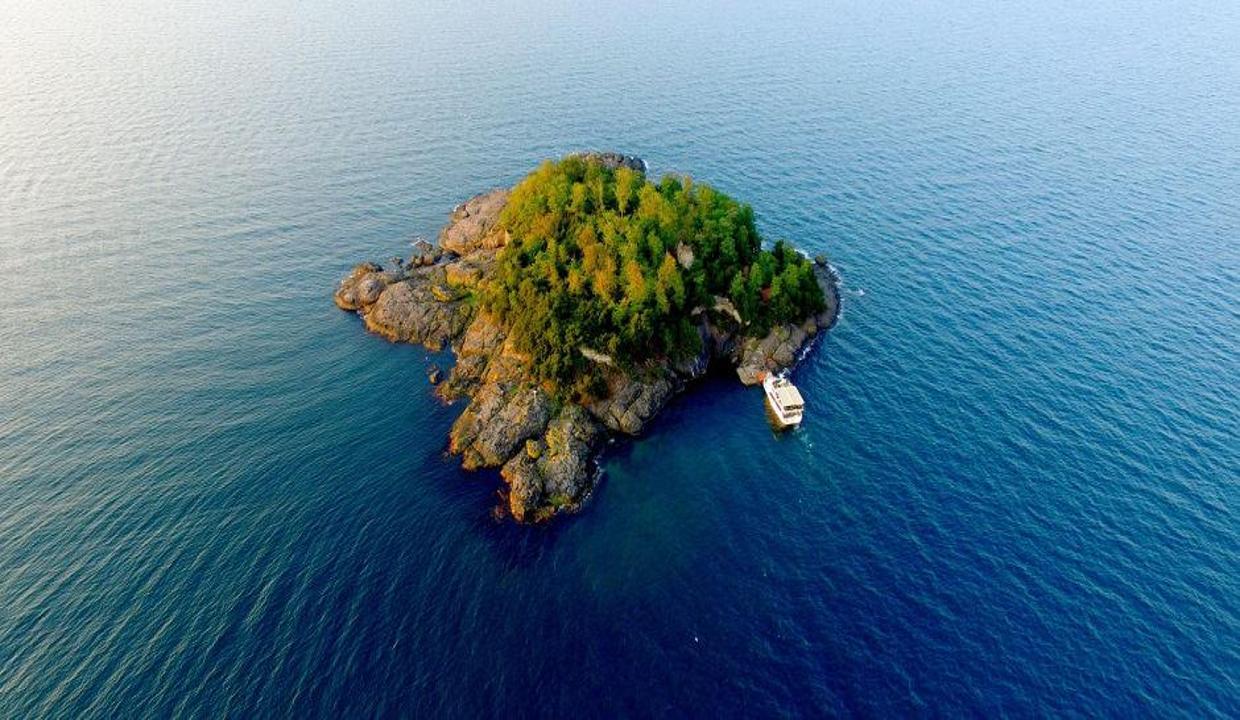 Karadeniz'in yaşanılabilir tek adası ziyaretçilerini bekliyor