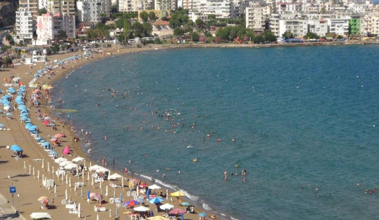 Kısıtlamalarkalktı sıcaklar arttı, tatilciler denize koştu