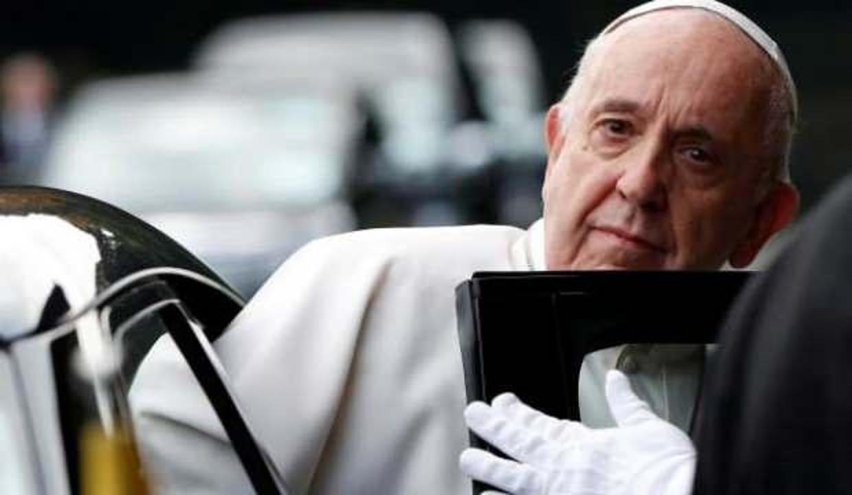 Papa Francis hastaneye kaldırıldı