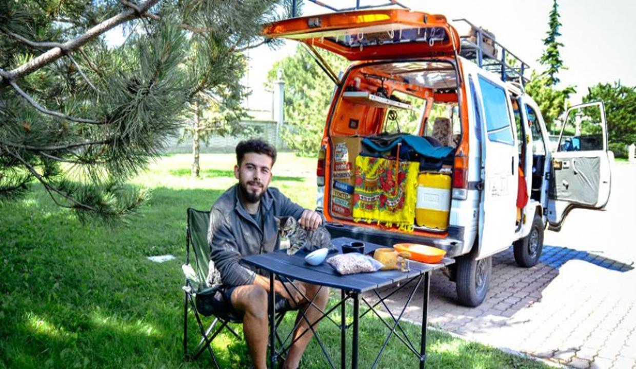 Sebzeciden panelvan aldı, karavana çevirdi, Türkiye'yi geziyor