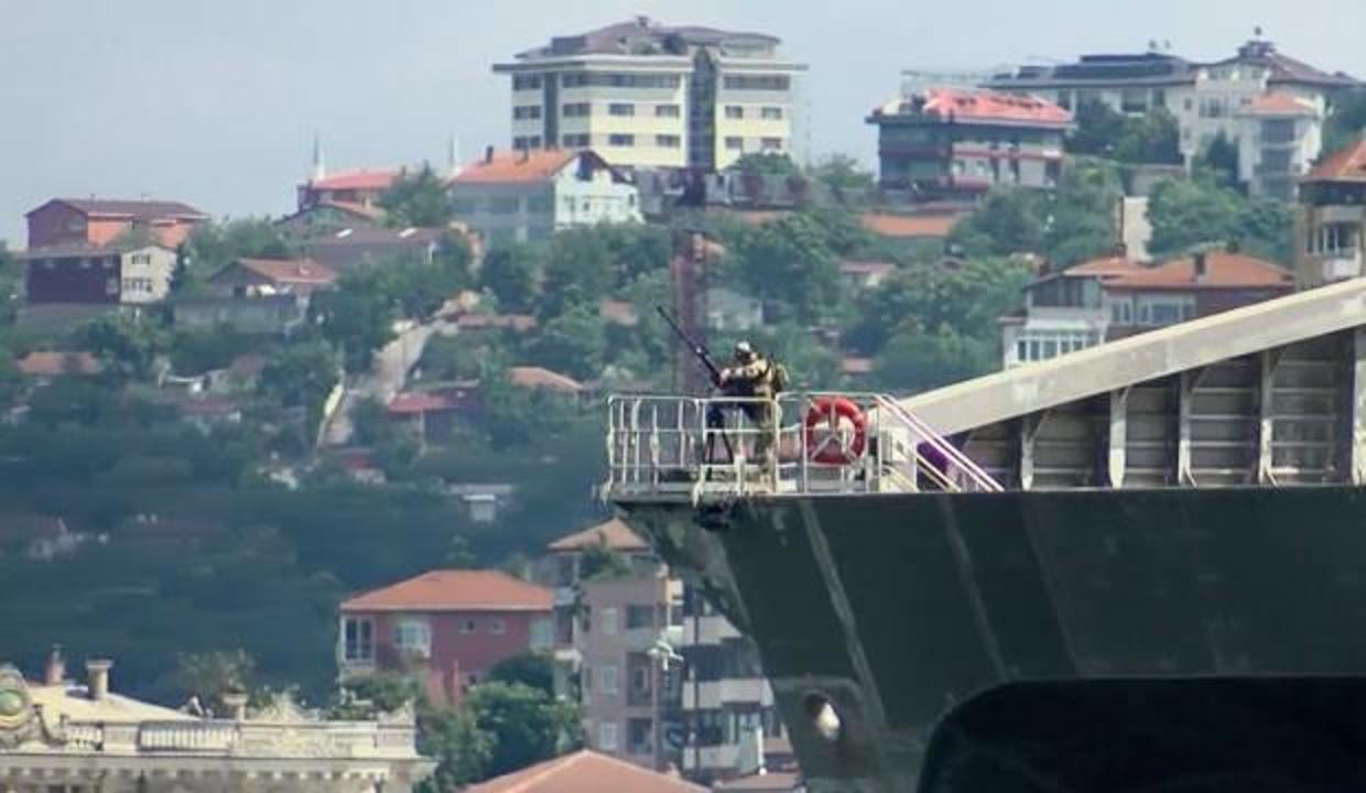 ABD savaş gemisi Boğaz'dan geçti: Dikkat çeken detay!