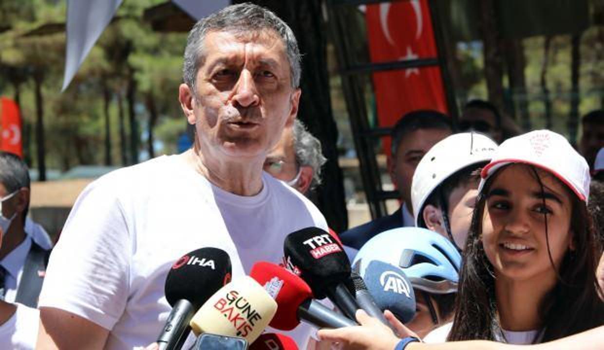 Bakan Selçuk duyurdu: Okul dışı saatlerde ve hafta sonu halk eğitim merkezi olacak