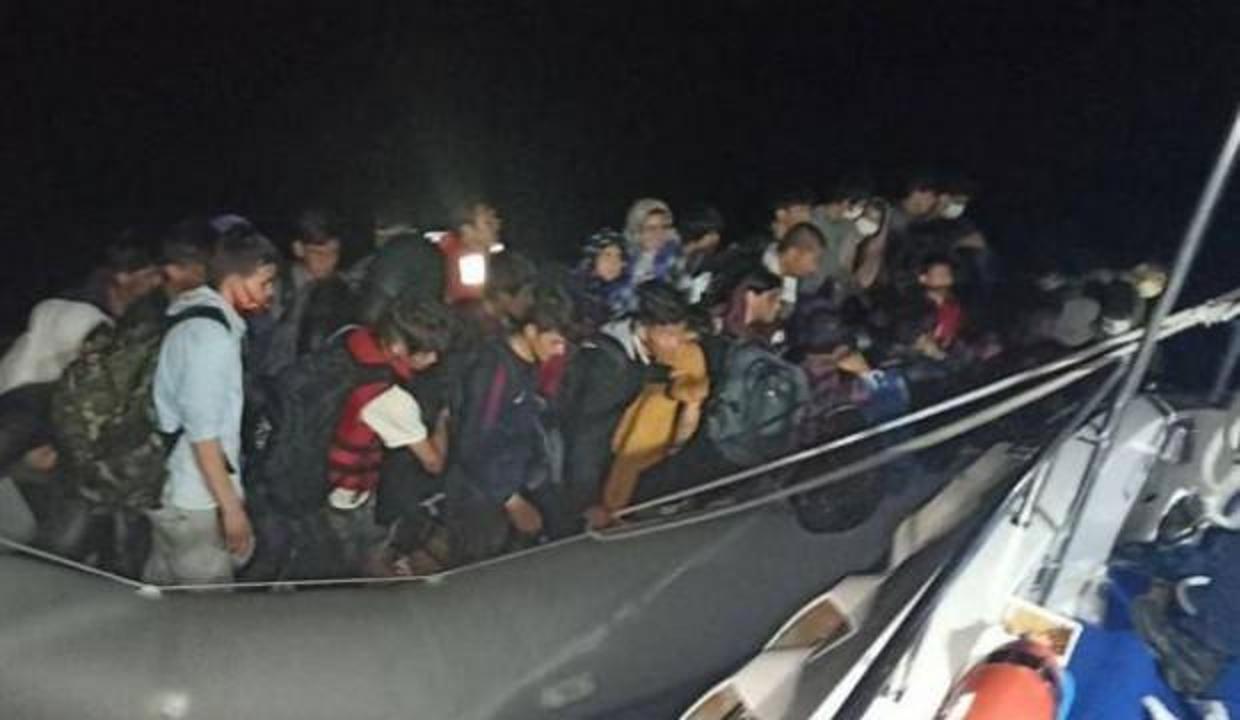 Çanakkale açıklarında 68 düzensiz göçmen yakalandı