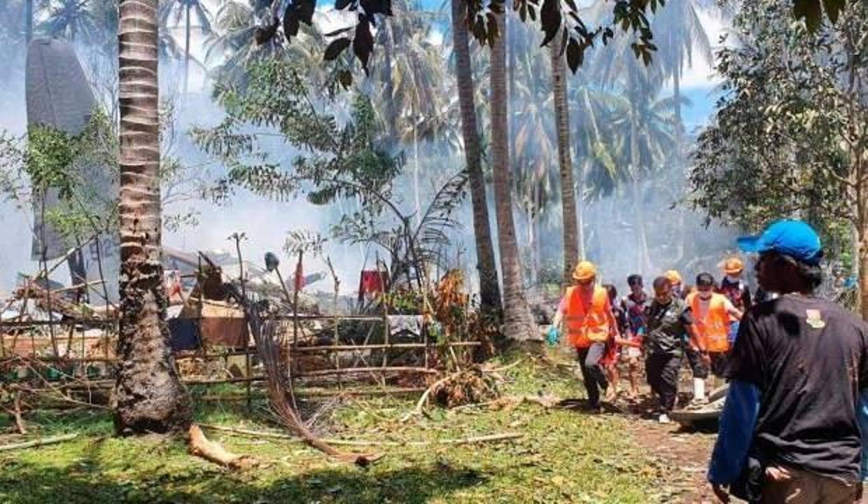 Filipinler'de düşen uçakta ölü sayısı artıyor