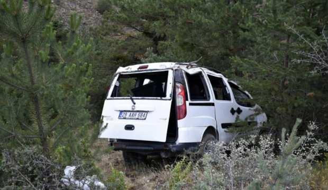 Gümüşhane'de içinde 6 kişi bulunan araç dere yatağına uçtu