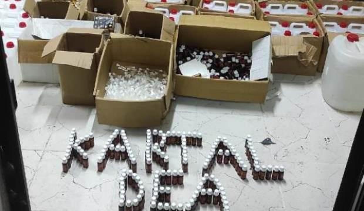 Kartal'da boş arazideki minibüste bin 70 litre etil alkol ele geçirildi