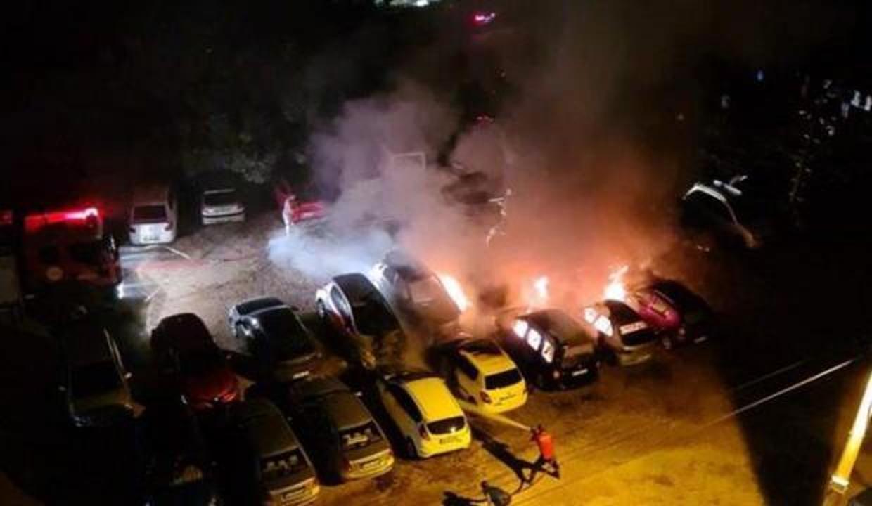 Mersin'de otellerin kullandığı otoparkta 12 araç cayır cayır yandı