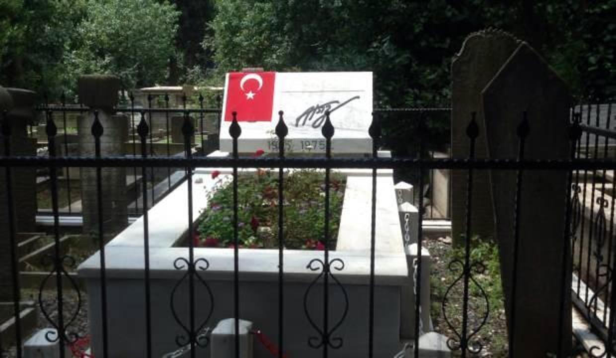 Nihal Atsız'ın mezarındaki bozkurt rölyefi çalındı!