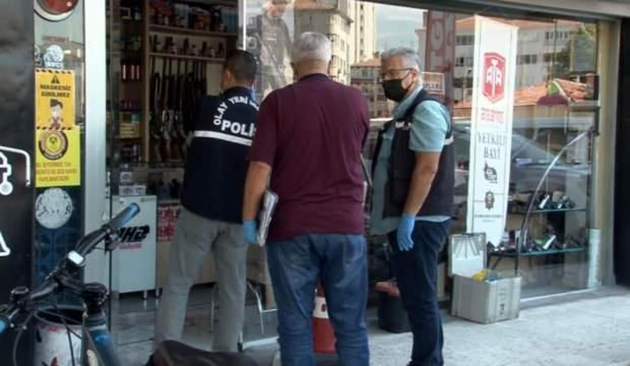 Silahını denerken kendini vurdu