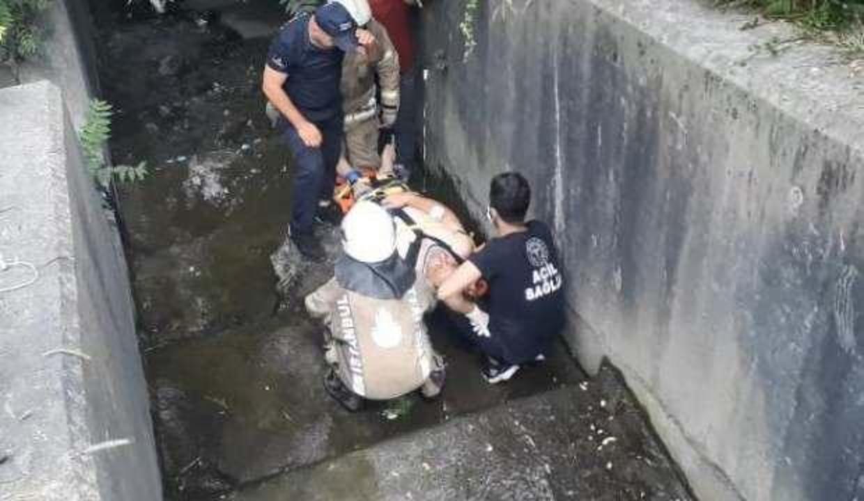 Sultangazi'de ot biçerken su kanalına düşen işçi yaralandı