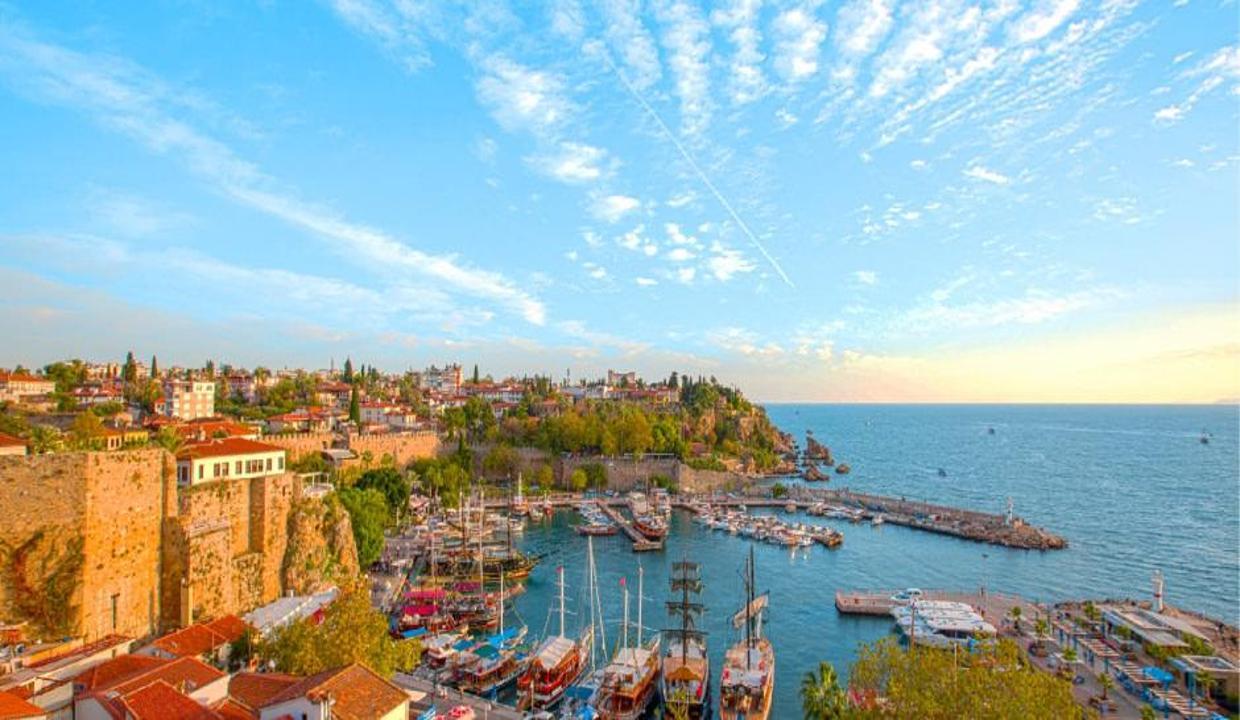 Turizmciler sevinçli: Antalya'ya gelen turist sayısı 1,5 milyonu aştı