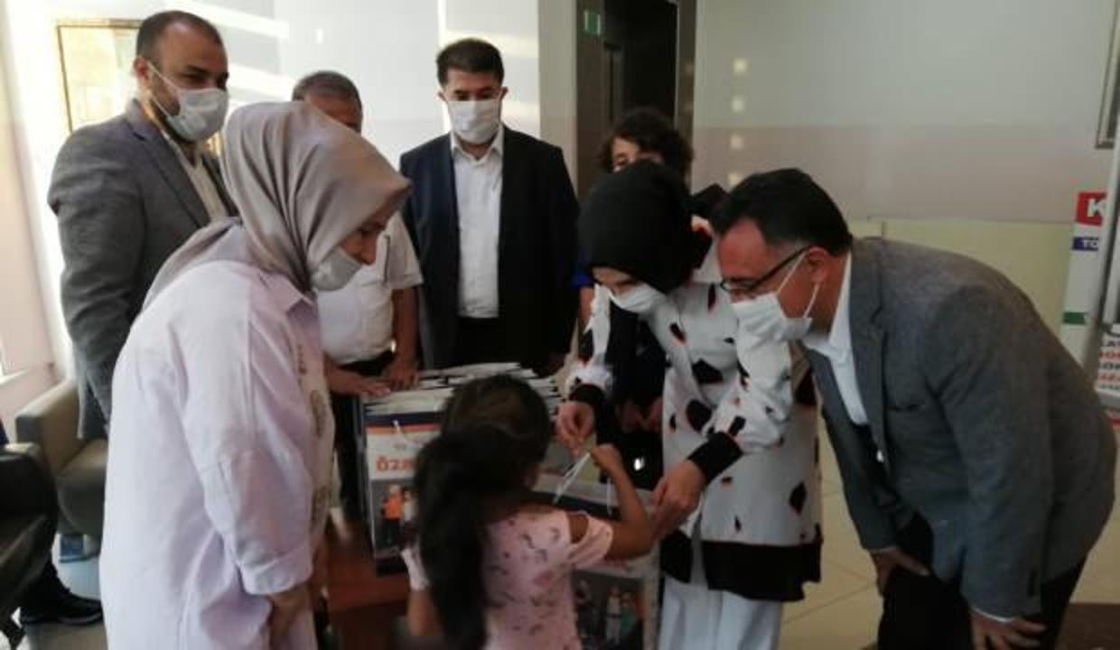 AK Parti Şahinbey İlçe Teşkilatı'ndan ihtiyaç sahibi çocuklara bayram hediyesi