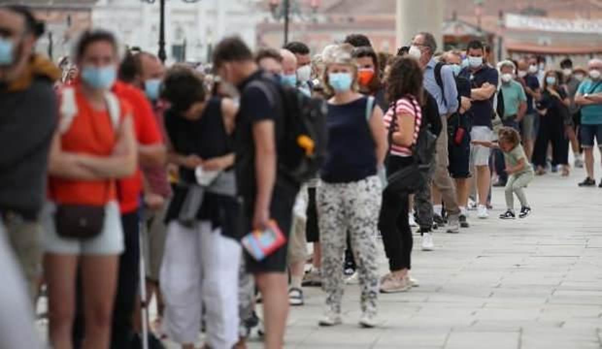 İtalya'da koronavirüs testlerinin pozitiflik oranında artış