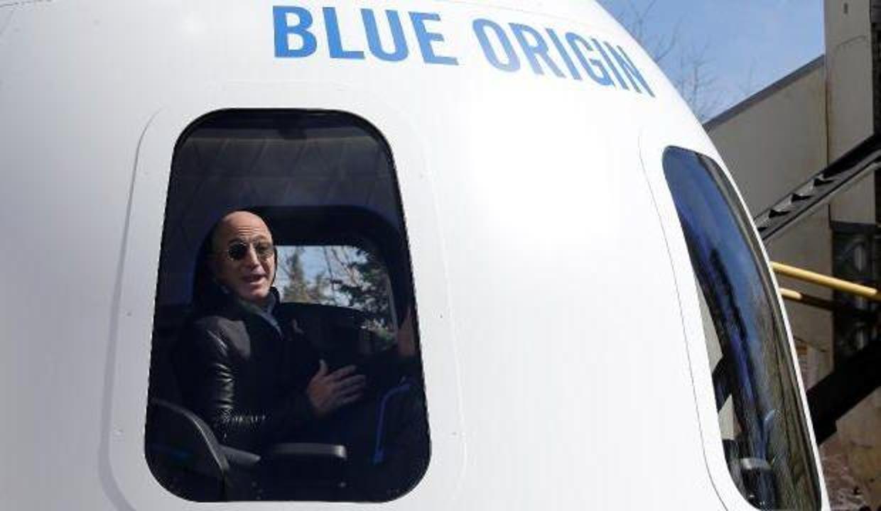 Jeff Bezos'a ilk uzay yolculuğunda 18 yaşında bir genç eşlik edecek