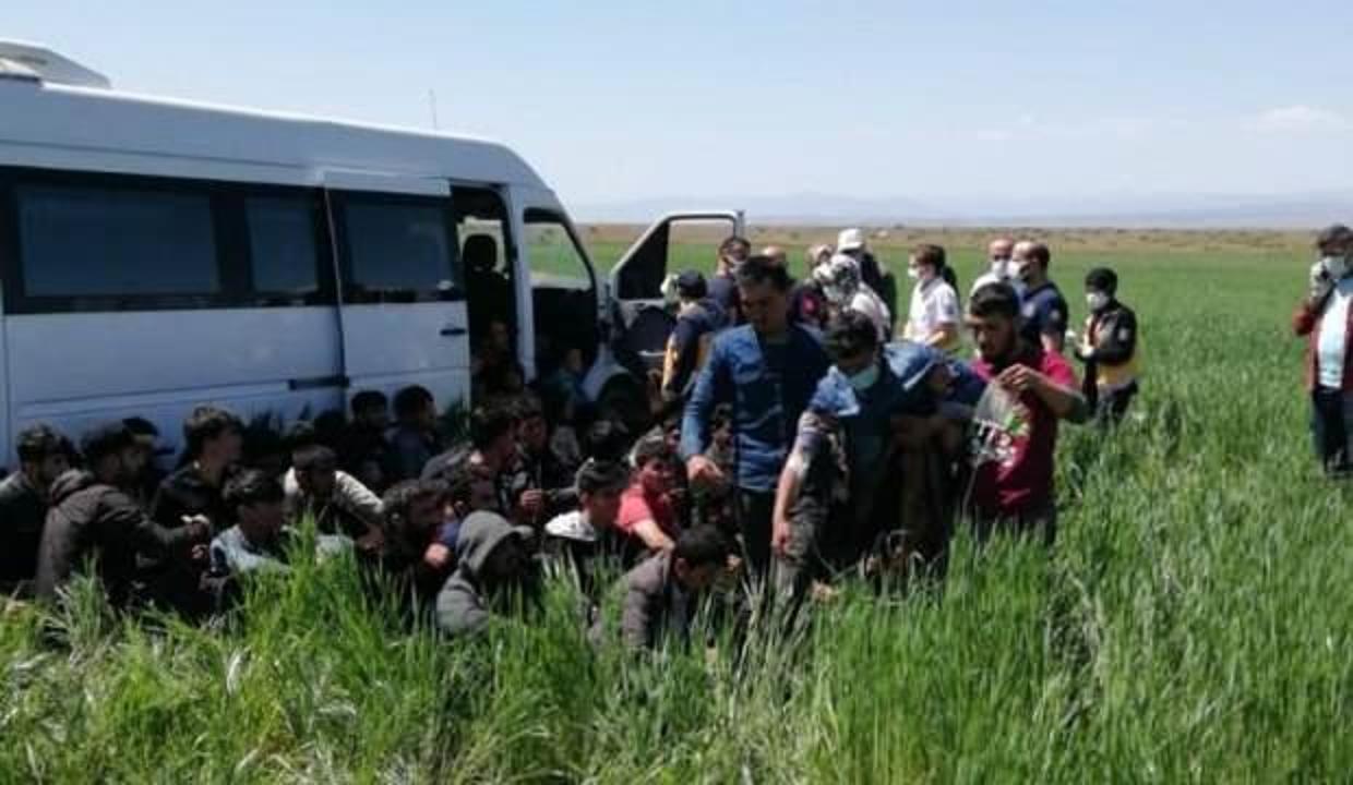 Erzincan'da yasa dışı yollarla Türkiye'ye giren 27 kişi yakalandı
