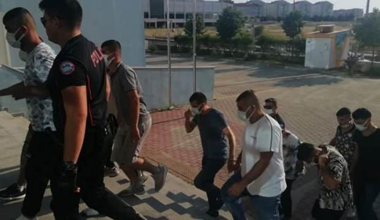 Polis silahlı saldırıyı önledi: 12 gözaltı
