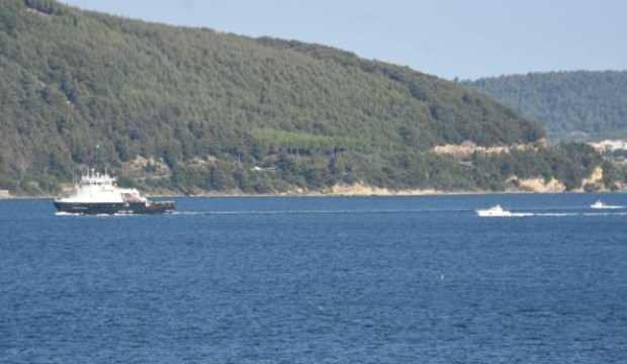 Rus askeri römorkörü Çanakkale Boğazı'ndan geçti