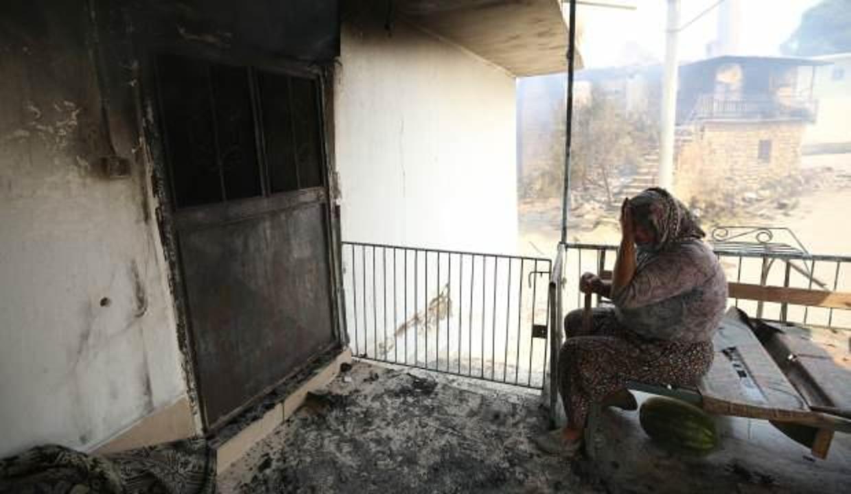 Manavgat'ta kanser hastası kadının tedavi parası yangında kül oldu