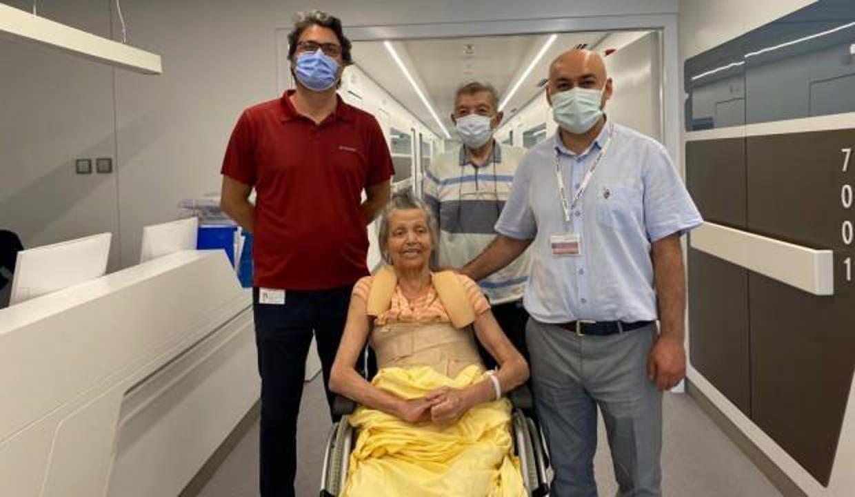 İzmir'de 70 yaşındaki kadın pandemide hastaneye gitmeye çekindi, felç oldu