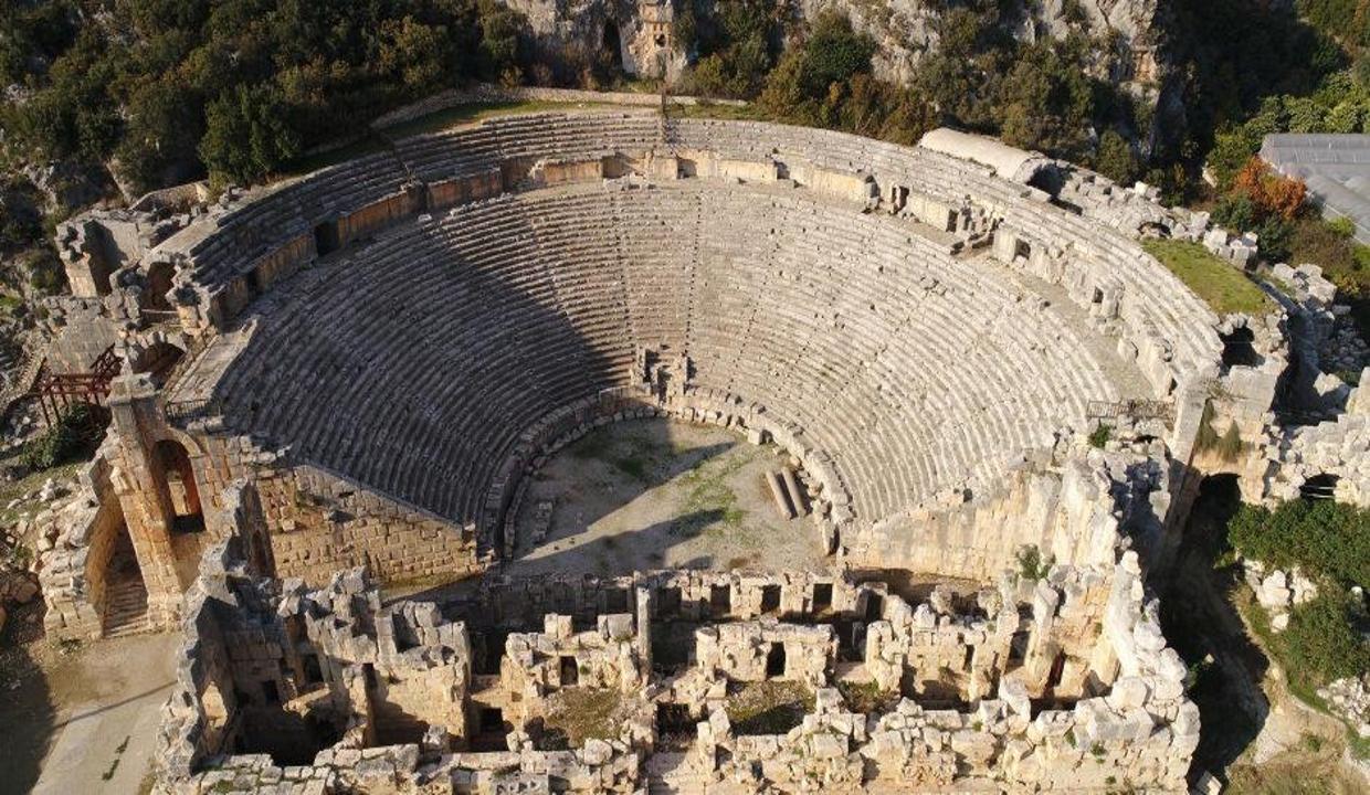 Anadolu'nun 'Pompei'si olan Myra Antik Kenti'nin altında tarih yatıyor