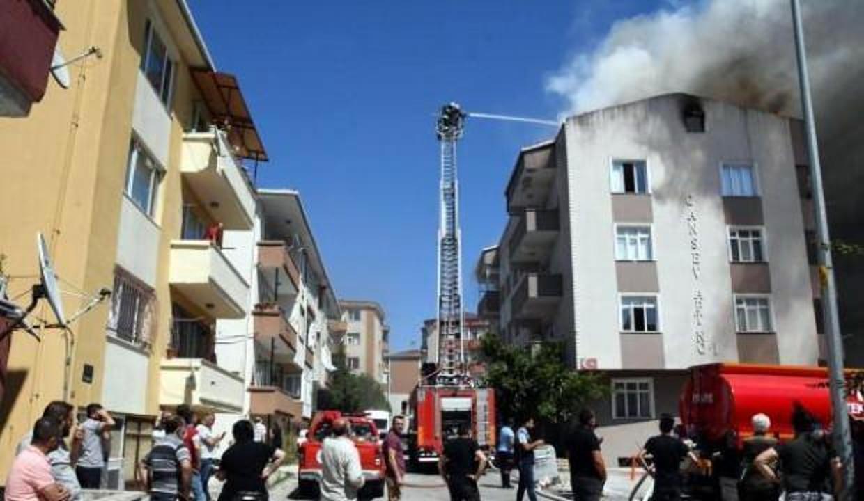 Çorlu'da 5 katlı apartmanda yangın