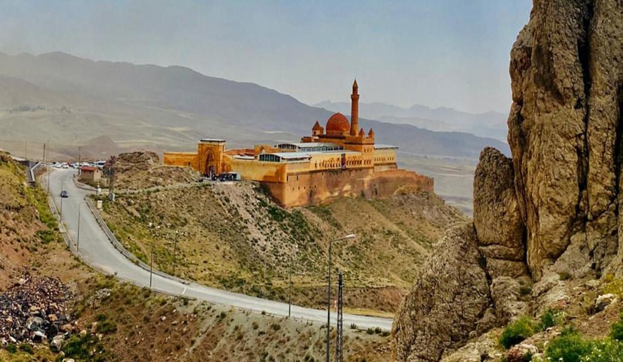 Essiz Manzarasiyla Ishak Pasa Sarayi Seyahat Haberleri