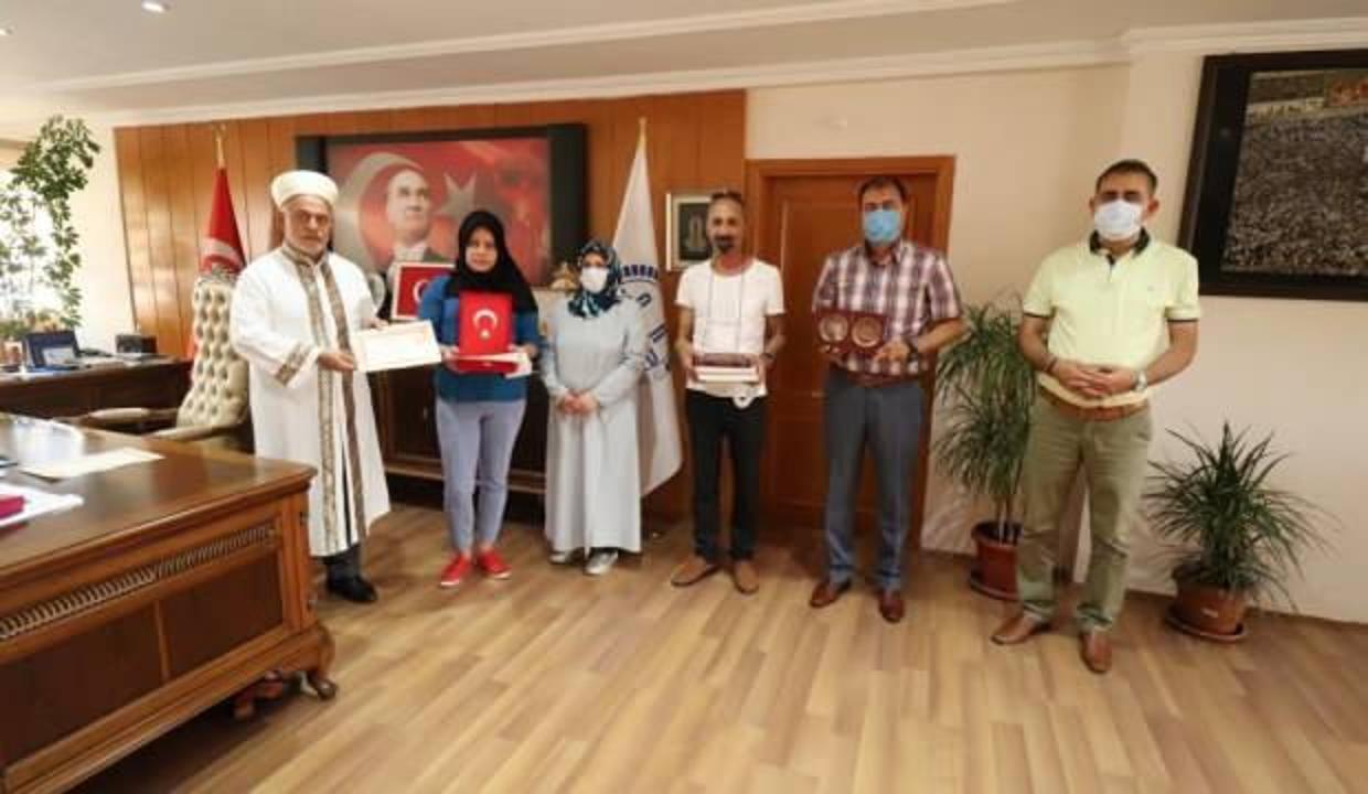 Gürcü Nino Miladze, Müslüman olup Elif ismini aldı
