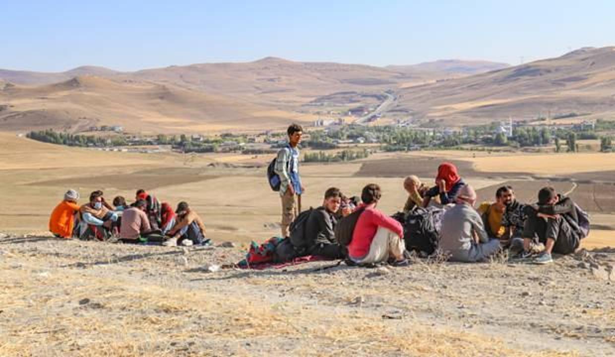 İran askerleri mültecileri döverek Türkiye sınırına bıraktı