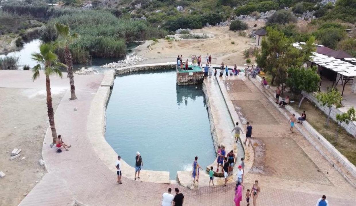 Ününü duyan bu havuza koştu! 1 dakikadan fazla kalan yok