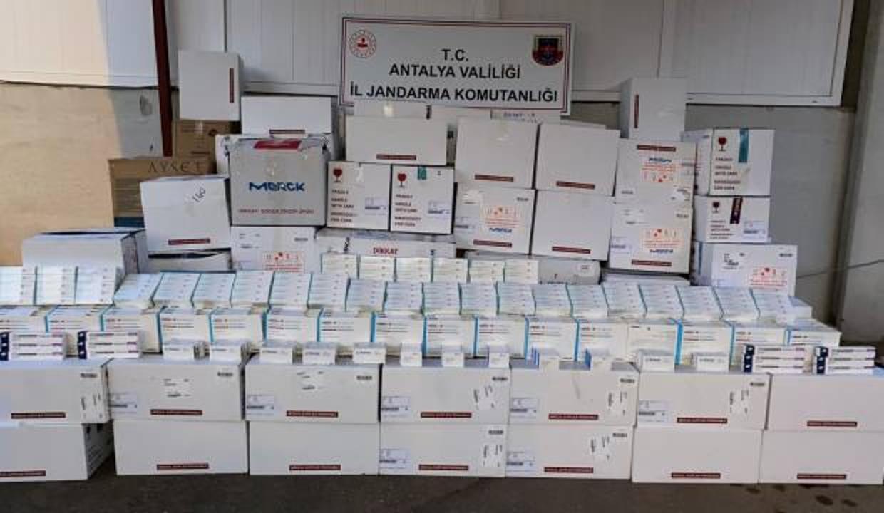 Antalya'da 3 milyon 300 bin liralık kaçak ilaç ele geçirildi
